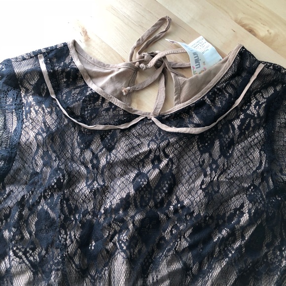 Black lace dress - Picture 3 of 6